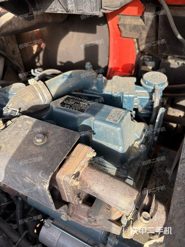 液壓泵艙室正面整體（整機(jī)外觀）