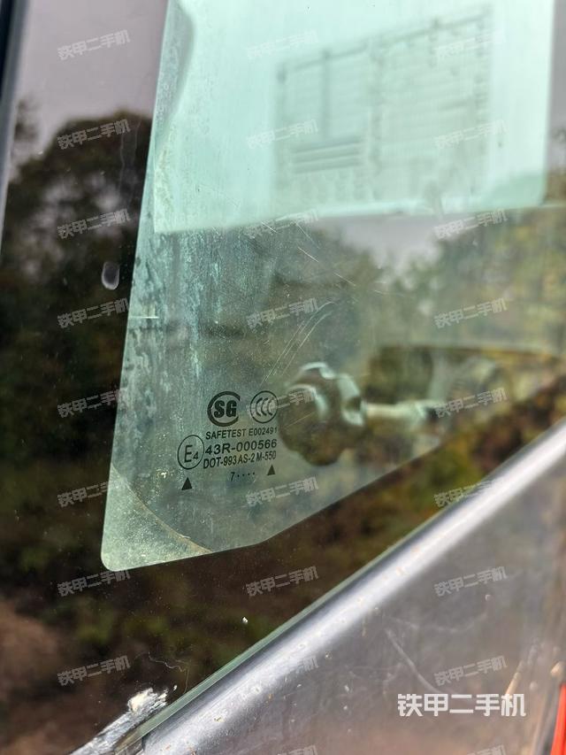 駕駛室頂部（整機(jī)外觀）