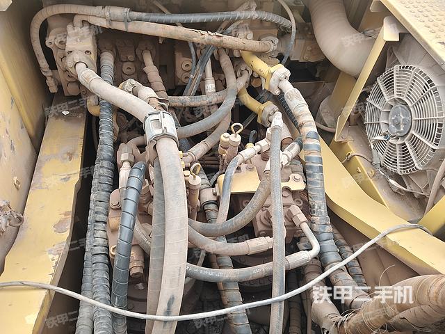 液壓泵艙室正面整體（整機(jī)外觀）