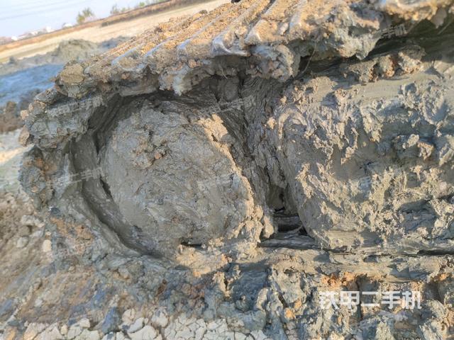 右驱动轮（行走机构）