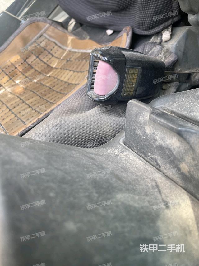 座椅右側(cè)控制臺(tái)/鑰匙門/油門/含右手柄（駕駛室部分）