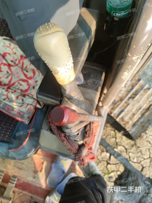 座椅左侧控制台/音响/含左手柄（驾驶室部分）