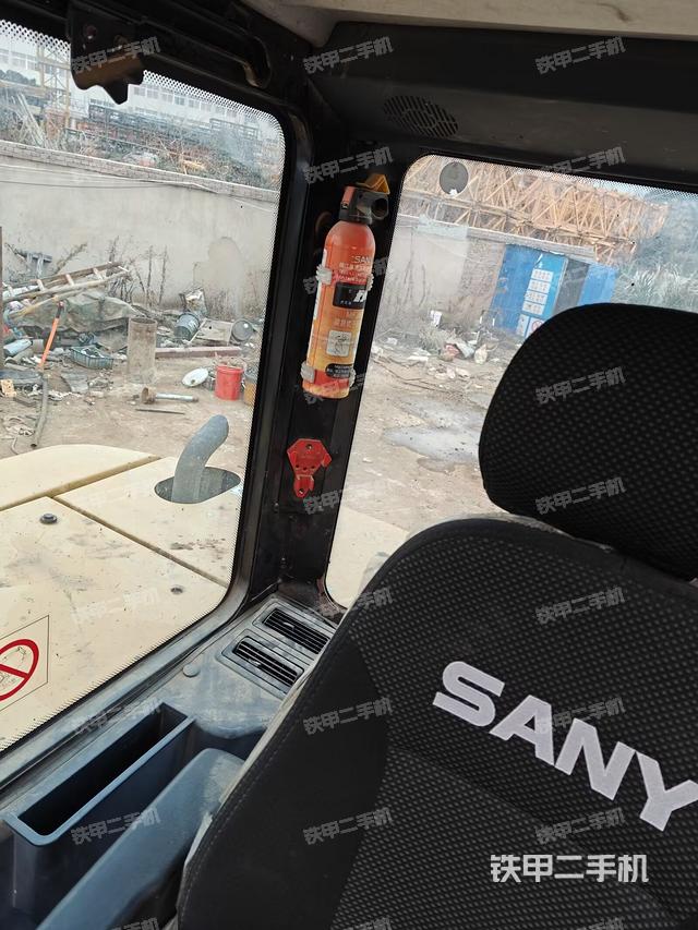 后窗玻璃角標（駕駛室部分）