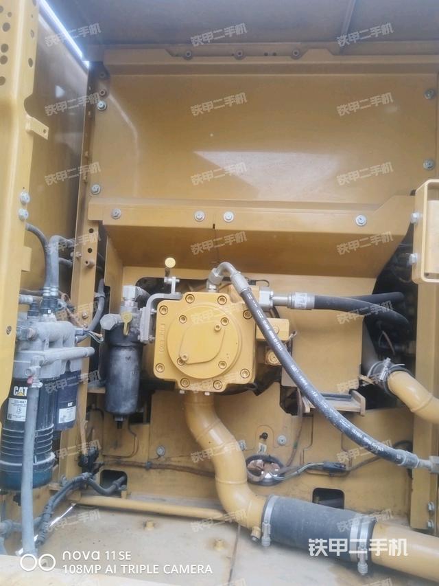 液壓泵艙室正面整體（整機(jī)外觀）