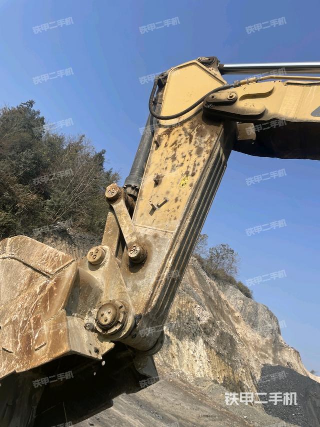 大臂油缸整體?豎拍（工作和回轉(zhuǎn)裝置）