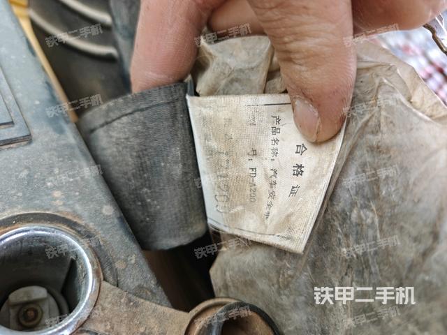 后窗玻璃角标（驾驶室部分）