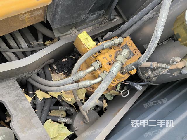 回转马达和主控阀（整机外观）