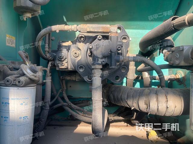 液压泵舱室正面整体（整机外观）