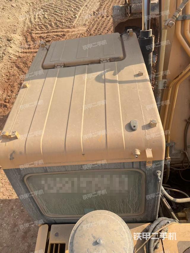 驾驶室顶部（整机外观）