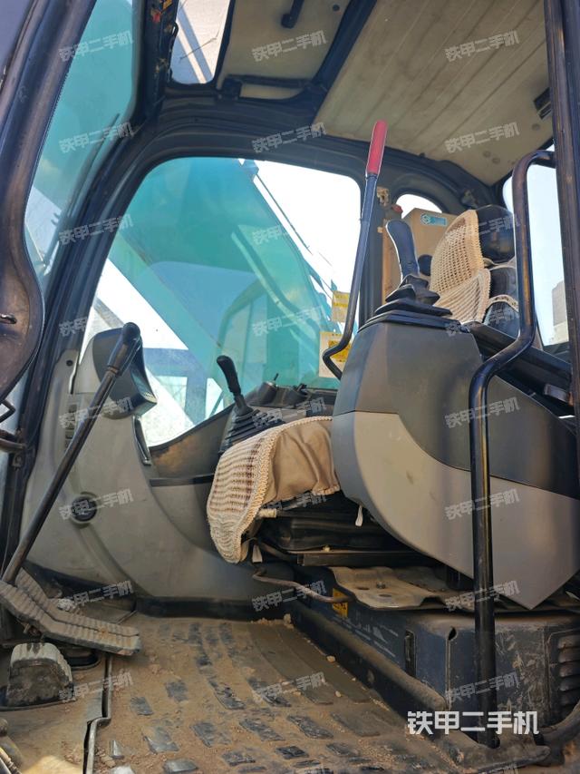 驾驶室整体（整机外观）