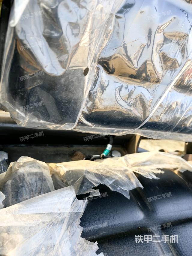 后窗玻璃角标（驾驶室部分）