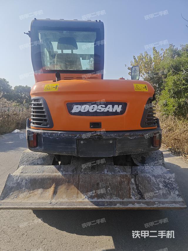 驾驶室整体（整机外观）