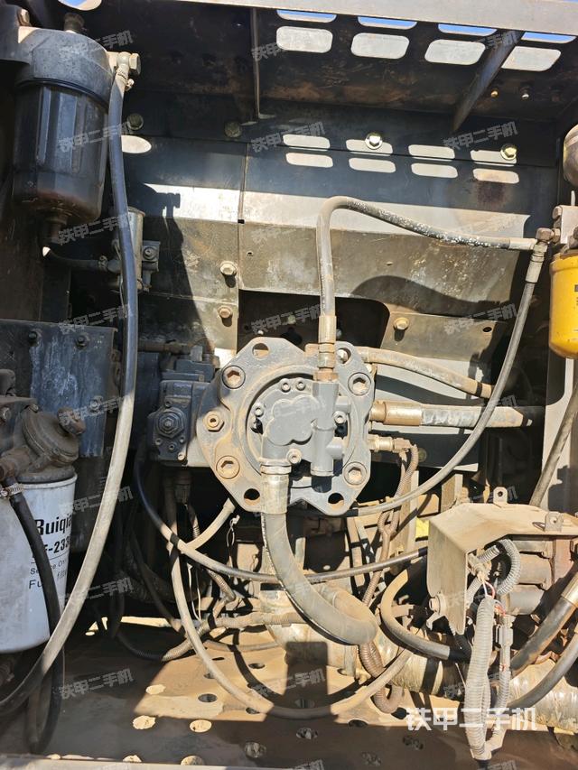 液壓泵艙室正面整體（整機(jī)外觀）