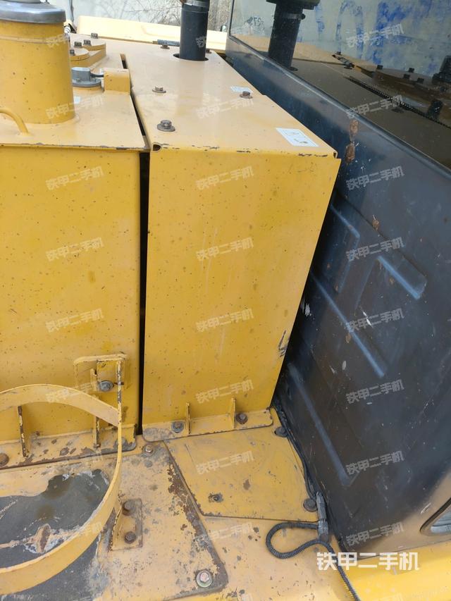 回转马达和主控阀（整机外观）