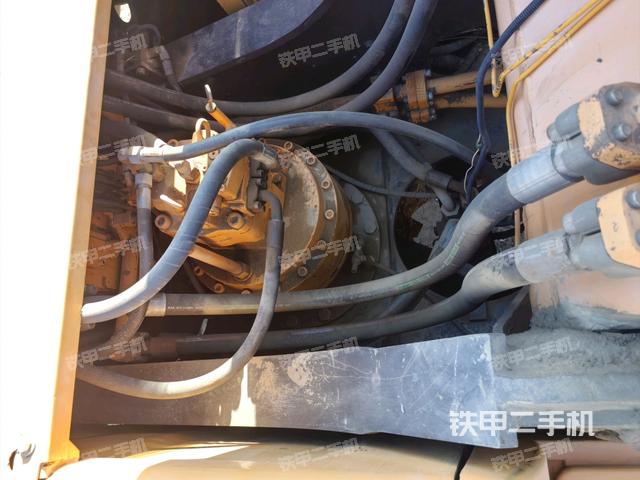 回转马达和主控阀（整机外观）