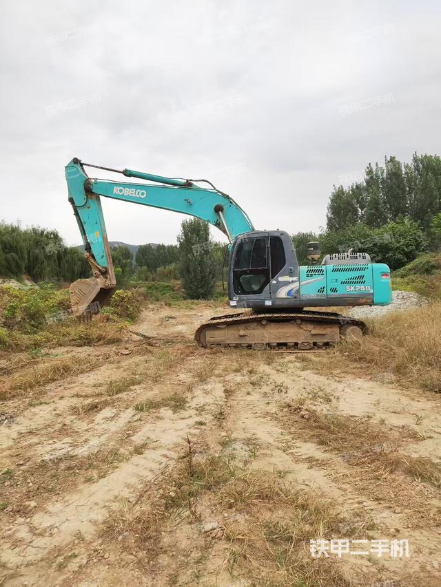 神钢SK250-8挖掘机