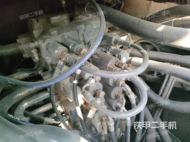 回轉(zhuǎn)馬達(dá)和主控閥（整機(jī)外觀）