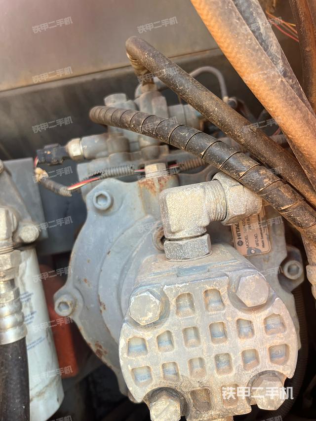 液壓泵艙室正面整體（整機(jī)外觀）