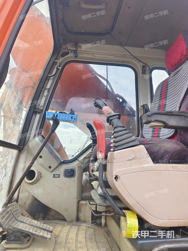 駕駛室整體（整機外觀）