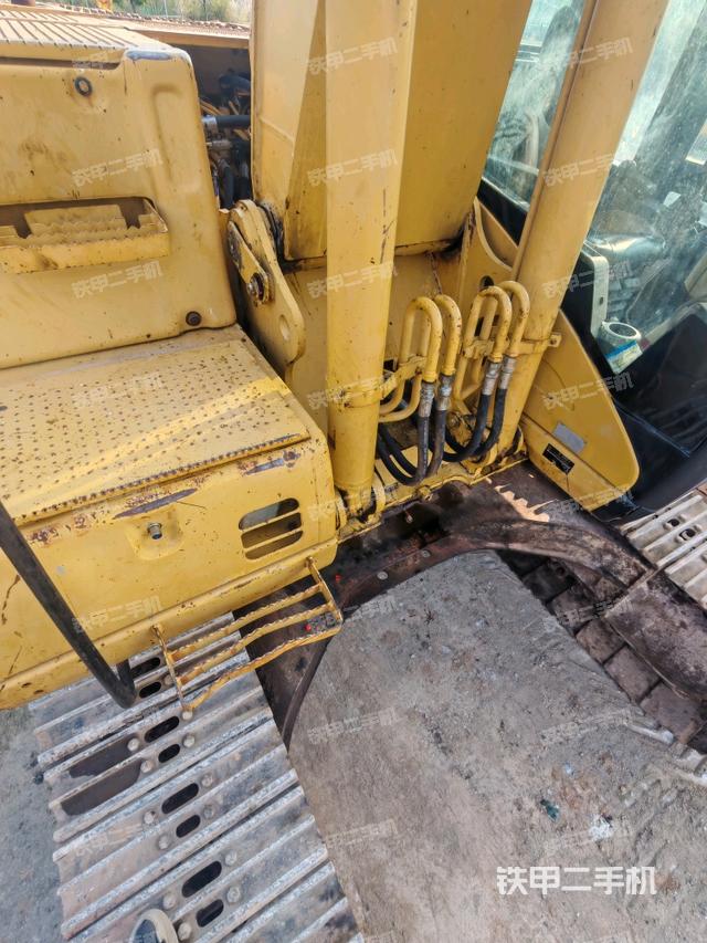 驾驶室顶部（整机外观）