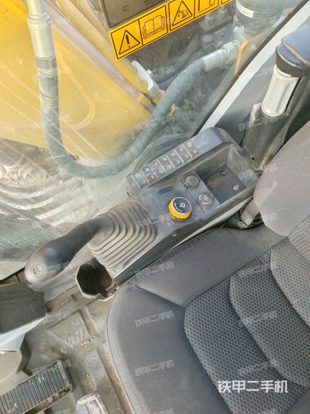 座椅右侧控制台/钥匙门/油门/含右手柄（驾驶室部分）