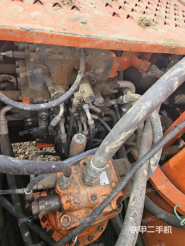 回轉(zhuǎn)馬達和主控閥（整機外觀）