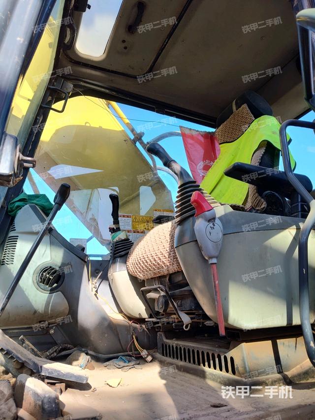 驾驶室整体（整机外观）