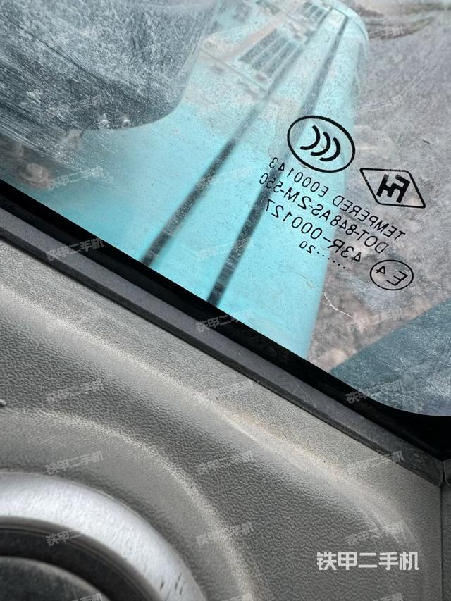 后窗玻璃角标（驾驶室部分）