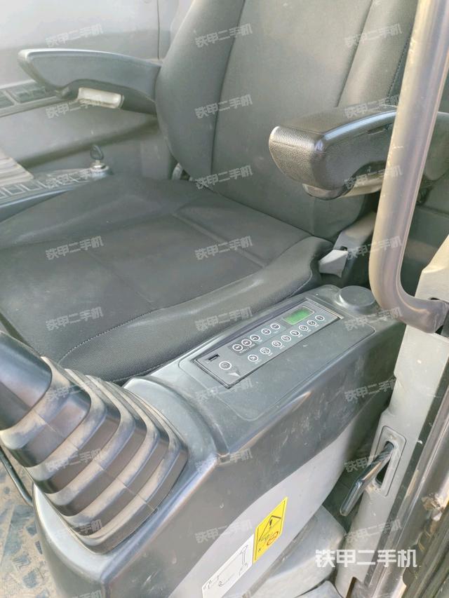 座椅左侧控制台/音响/含左手柄（驾驶室部分）