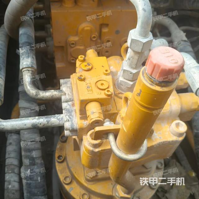 回轉(zhuǎn)馬達(dá)和主控閥（整機(jī)外觀）