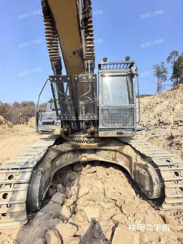 大臂油缸整体 竖拍（工作和回转装置）