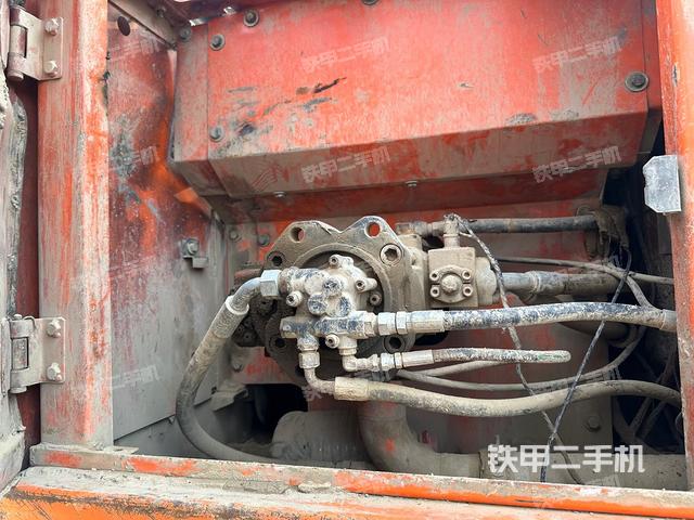 液壓泵艙室正面整體（整機(jī)外觀）