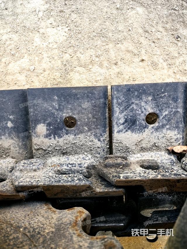 右驱动轮（行走机构）