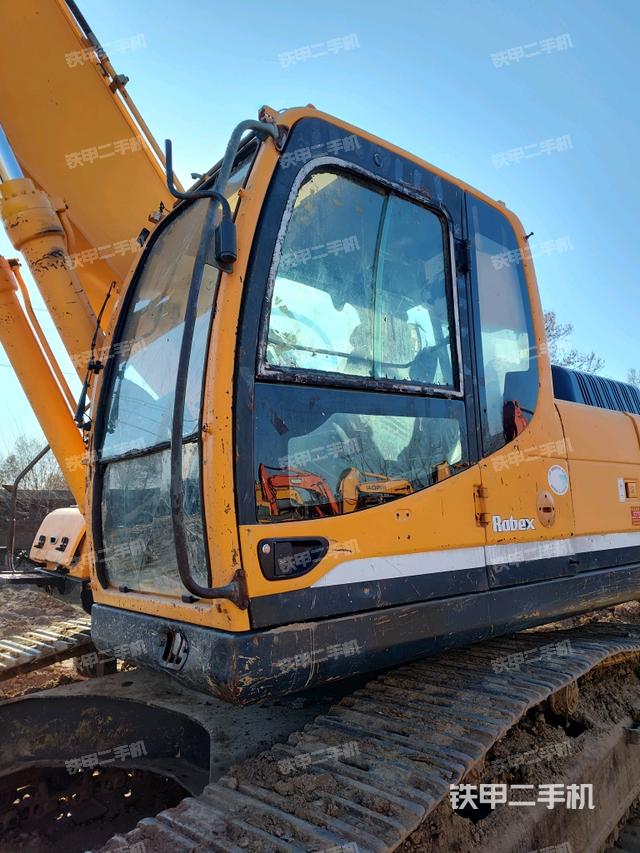 駕駛室整體（整機外觀）