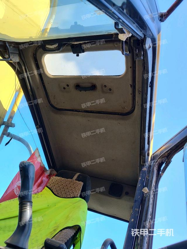 驾驶室顶部（整机外观）