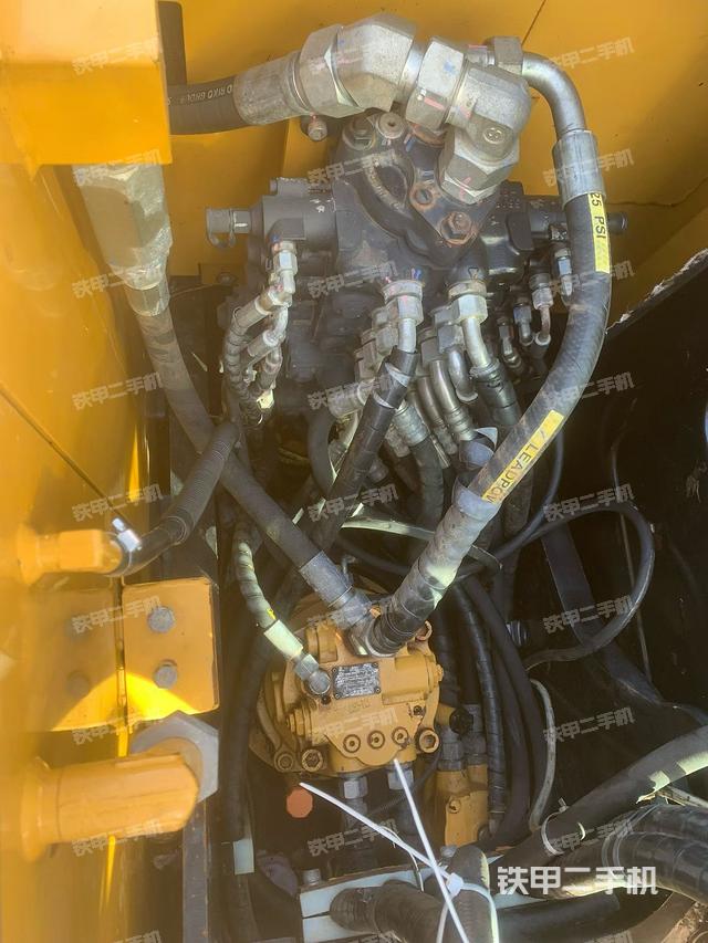 回转马达和主控阀（整机外观）