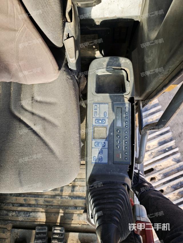 座椅左側(cè)控制臺/音響/含左手柄（駕駛室部分）