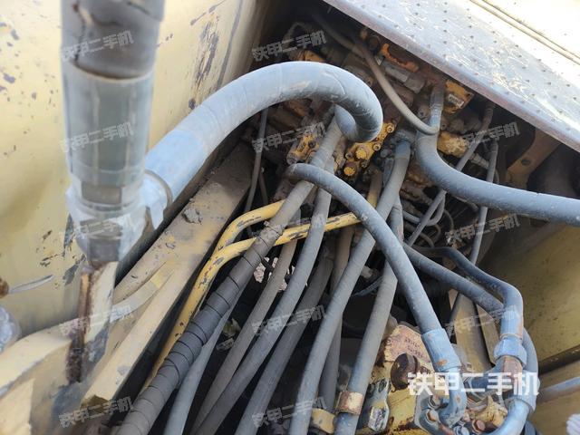 回转马达和主控阀（整机外观）