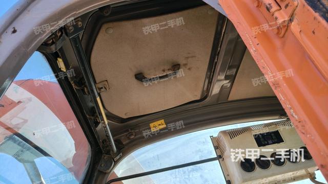 驾驶室顶部（整机外观）