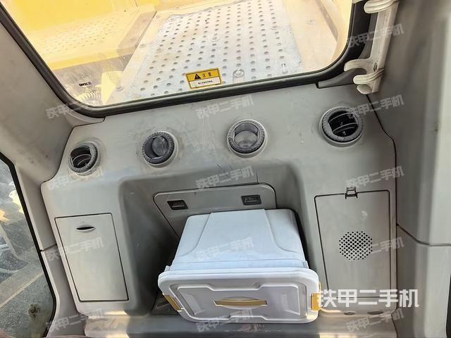 后窗玻璃角标（驾驶室部分）