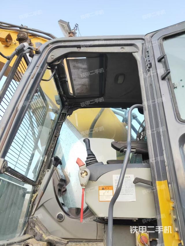 驾驶室整体（整机外观）