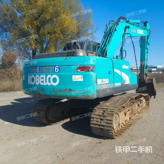 驾驶室顶部（整机外观）