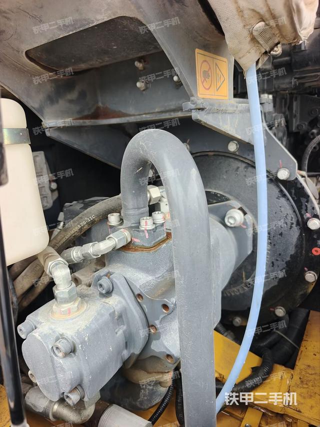 液壓泵艙室正面整體（整機(jī)外觀）