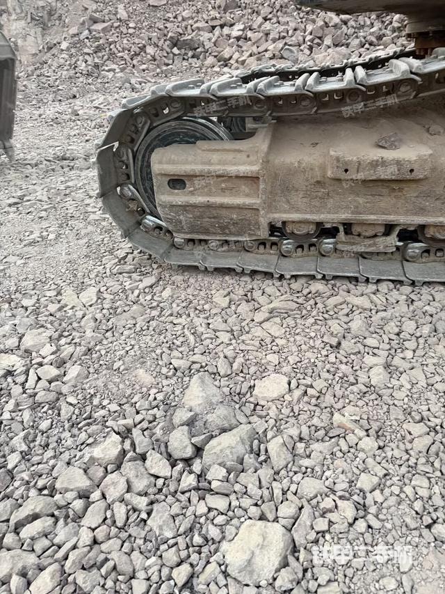 左驅(qū)動輪（行走機構(gòu)）