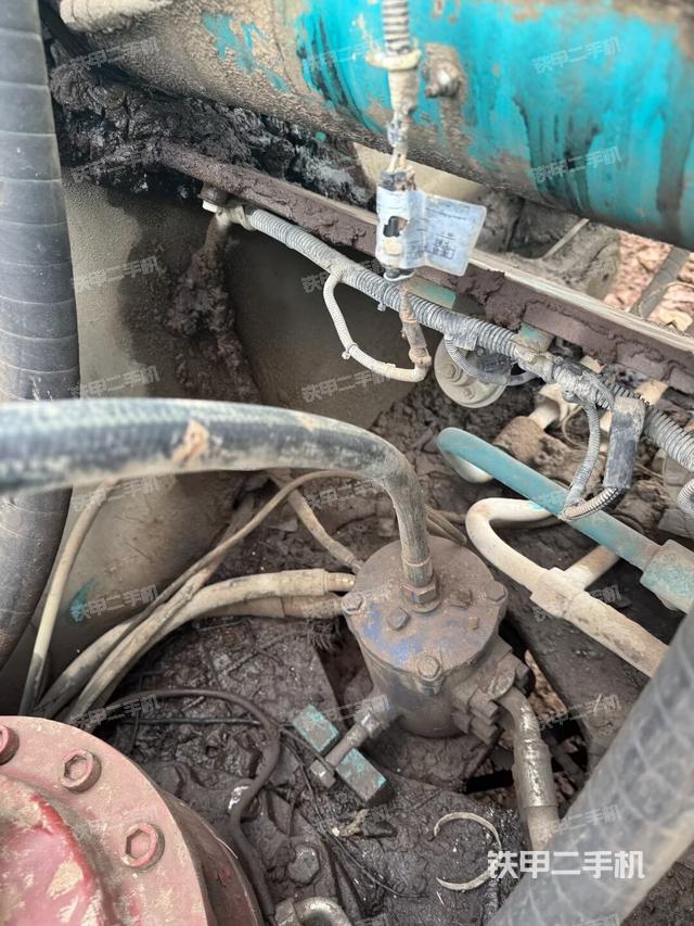 中央回转接头特写（上车部件）