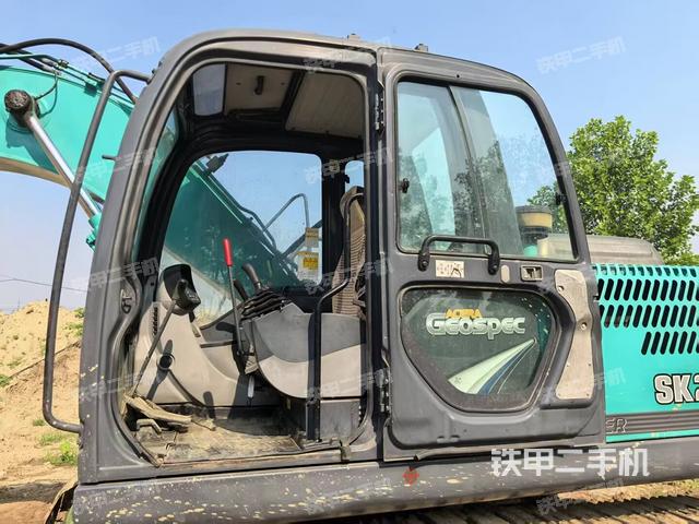 駕駛室整體（整機外觀）