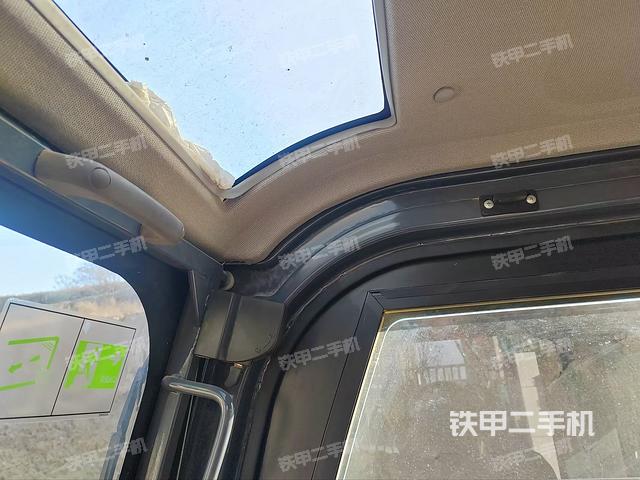 駕駛室頂部（整機外觀）