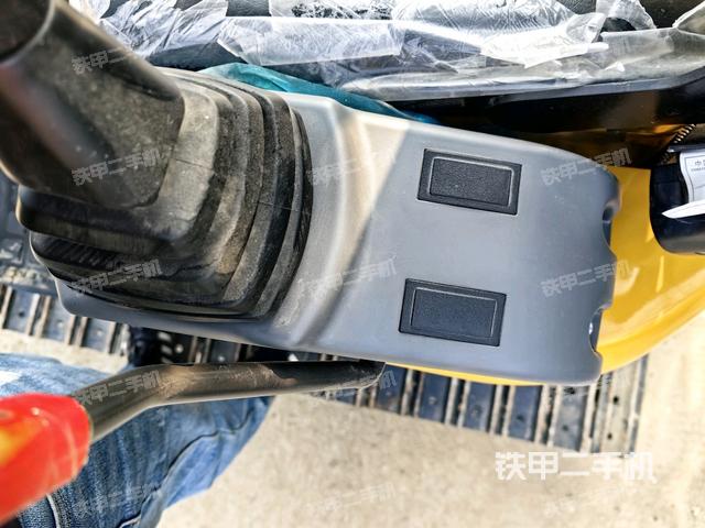 座椅左侧控制台/音响/含左手柄（驾驶室部分）