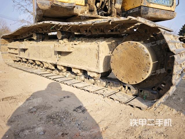 右驅(qū)動輪（行走機構(gòu)）