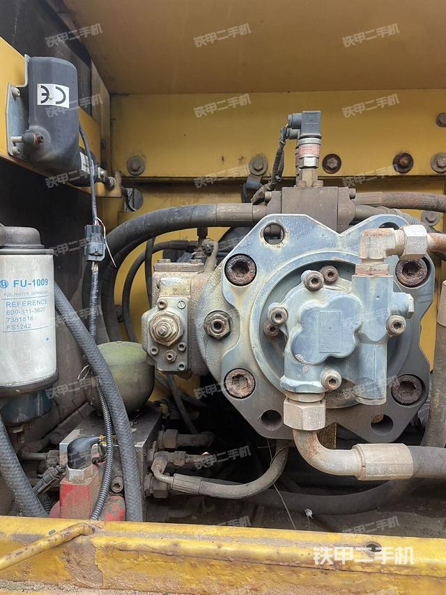 液壓泵艙室正面整體（整機(jī)外觀）